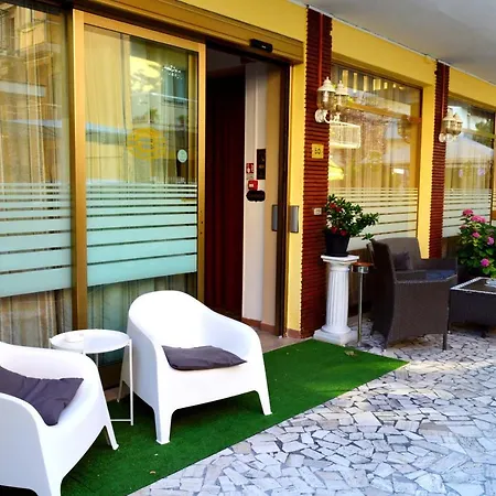 Penzion In Guest - New Cirene Big Quadruple Full Package Rimini