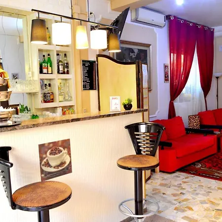 In Guest - New Cirene Big Quadruple Full Package Maison d'hôtes