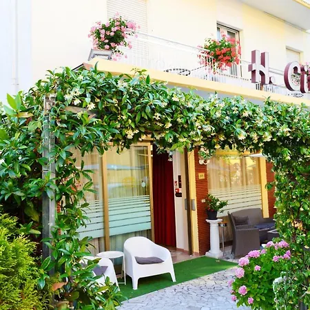 Pensión In Guest - New Cirene Big Quadruple Full Package *