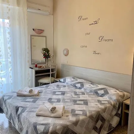 In Guest - New Cirene Big Quadruple Full Package Affittacamere Rimini